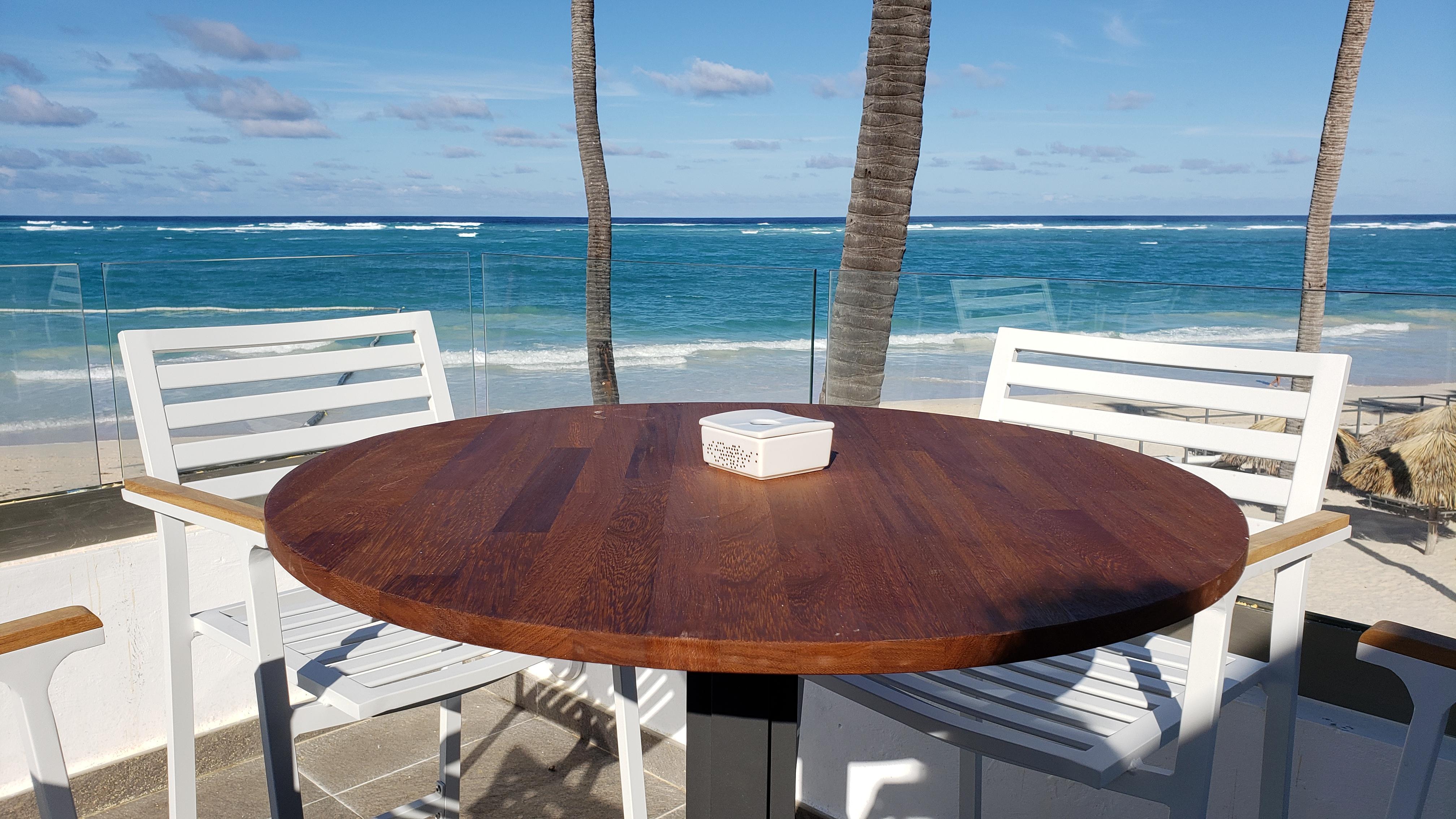 Grand Bavaro Princess (Adults Only) Exterior foto A table with a round top
